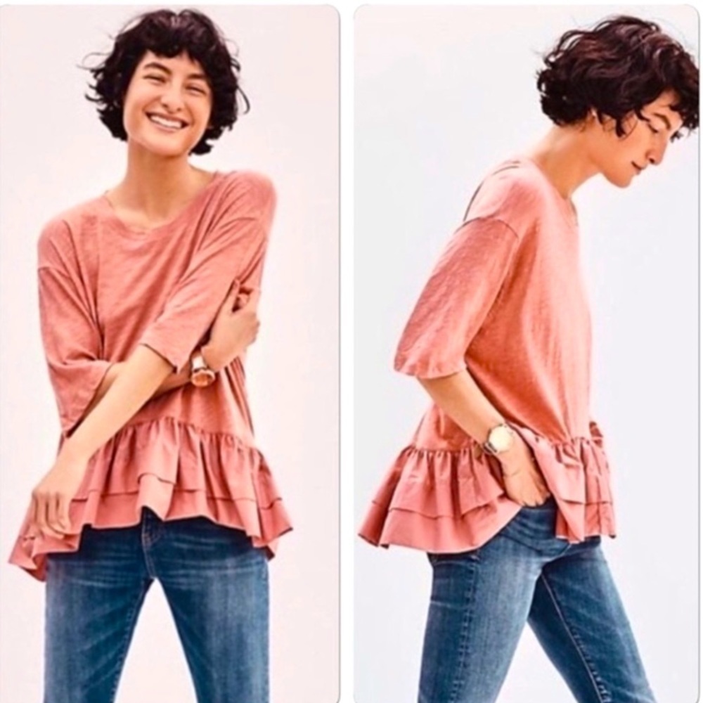 Akemi + Kin by Anthropologie Mauve
Rose Ruffle Peplum elbow length Oversized Top